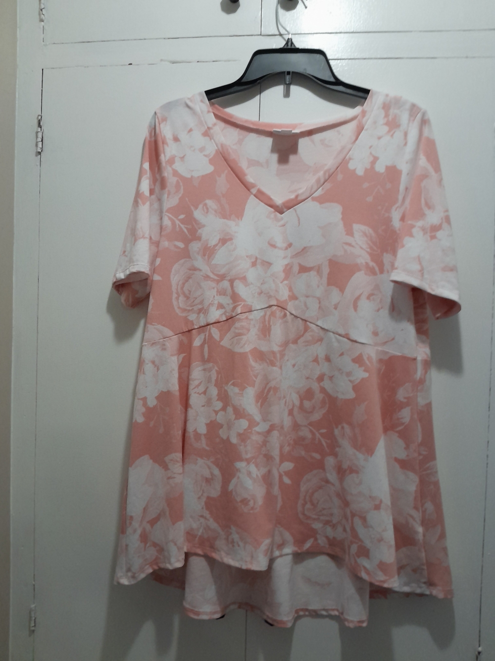 LuLaRoe Peach and White Floral V-Neck Tunic M